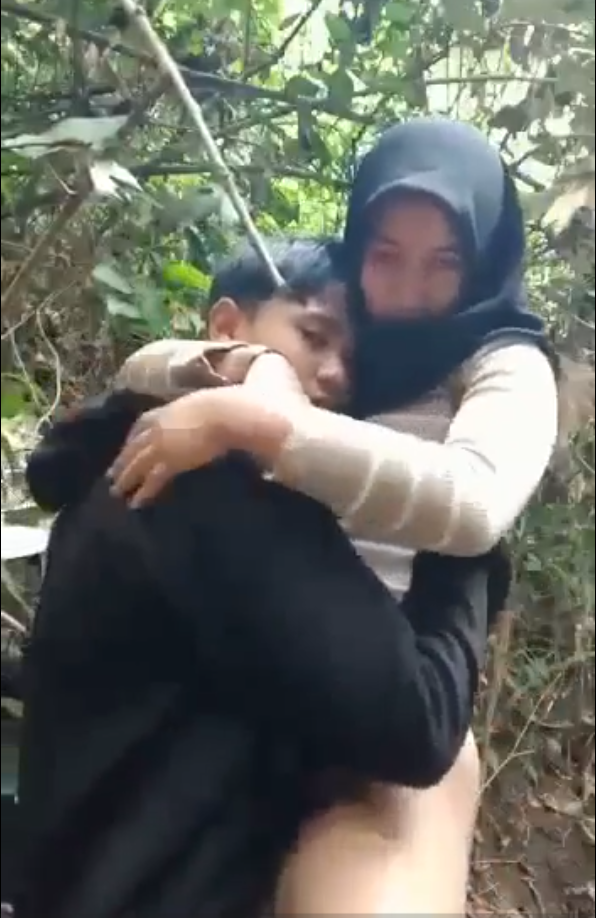 Bokep Bocil Hijab Smp Sange Banget Ngewe Sama Pacarnya Di Hutan Sampai Crot – xmontoX