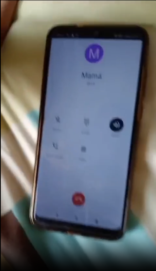 Bokep Indo Ngewe Sambil Telfonan Sama Mama Viral Banget – xmontoX